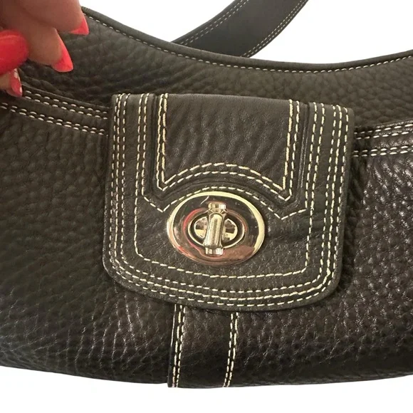 Coach Elegant Black Leather Shoulder Bag - Picture 9 of 13